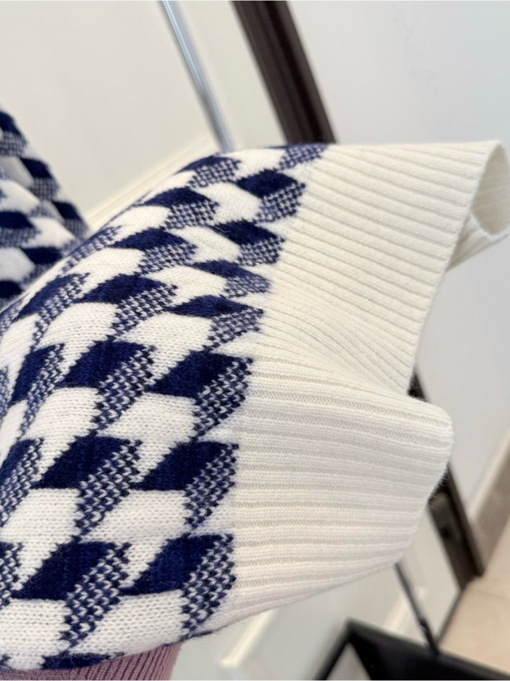 NWOT Dior Navy & White Houndstooth Knit Sweater with Bow, Size US 8 - Picture 4 of 8